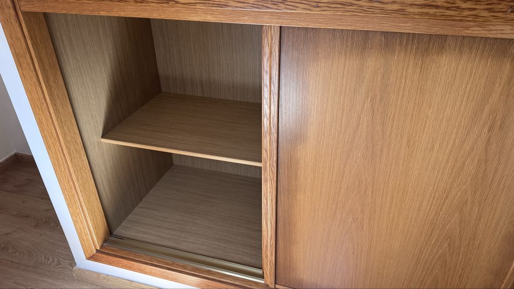 3 Roupeiros embutidos com portas de correr