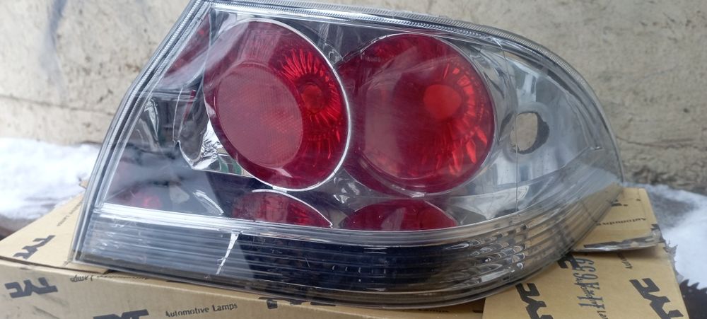 Продам на lancer 9 задний правий фонарь