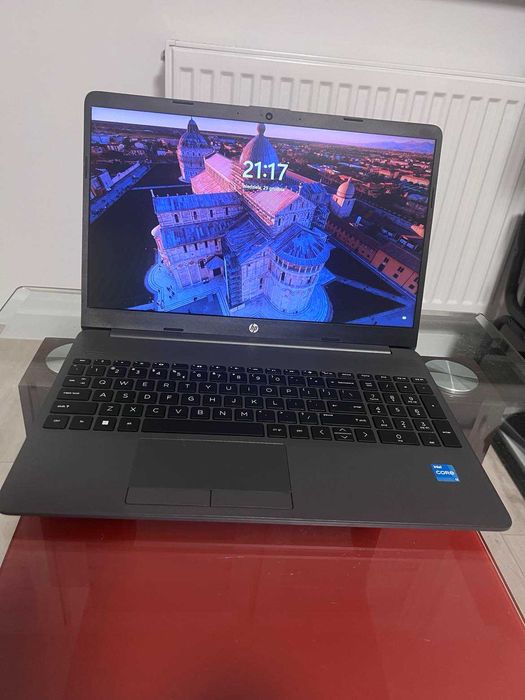 Laptop HP 250 G9 15,6" Intel Core i3-1215U 8GB DDR4/256GB SSD W11Home