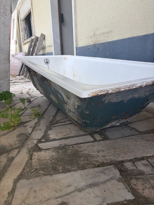 Banheira antiga em metal