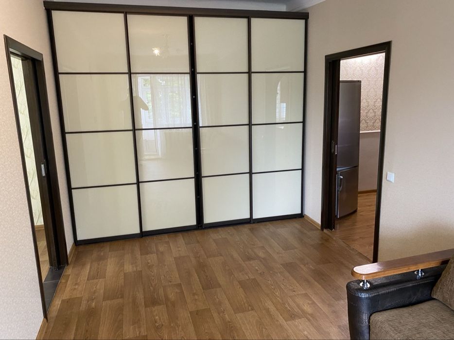 Продам 2х комнатную в центре ( Герасима Кондратьева)