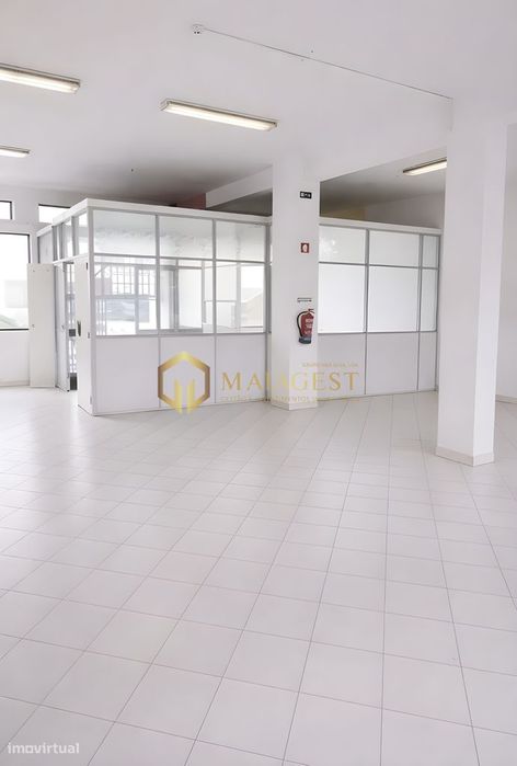 Espaço Comercial para Arrendamento em Valongo