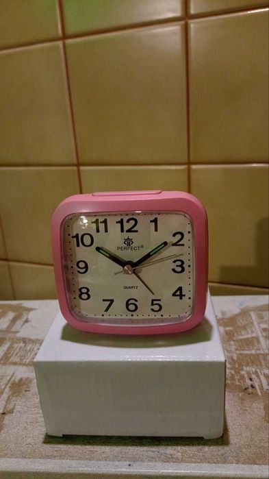 Budzik Perfect klasyczny