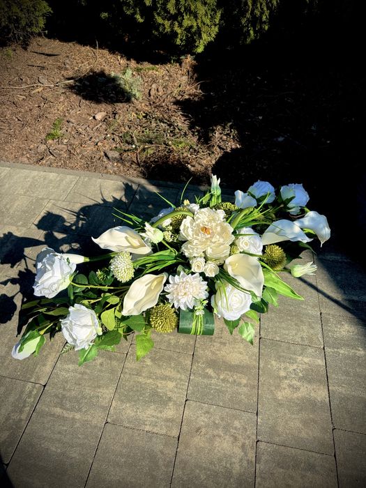 Kompozycja na cmentarz nagrobna na grób