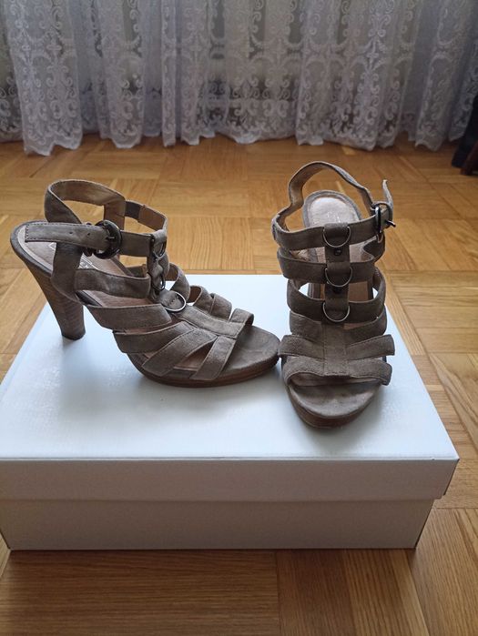 Босоніжки шкіряні