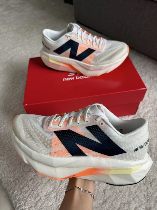 Tenis new balance  running fuelcell elite(novo)