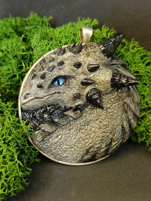 Кулон сірий дракон