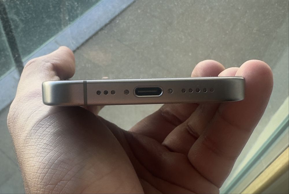 iPhone 15 Pro 256GB Titanium Natural