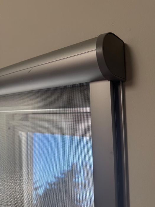 Żaluzja solarna do okna velux