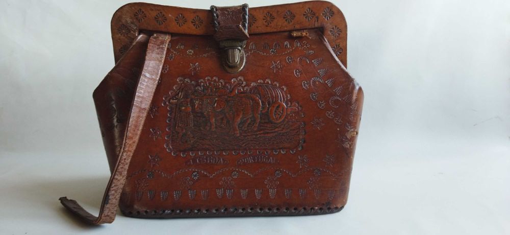 Mala de senhora em couro antigo