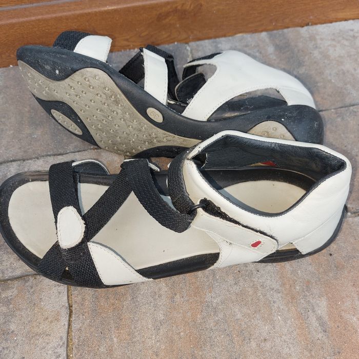 Sandały skórzane wyprofilowane 39