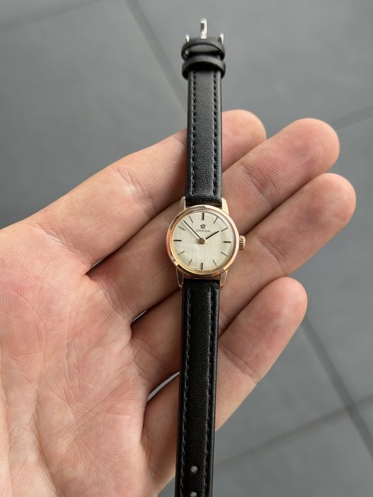 Zegarek damski Omega - złocony