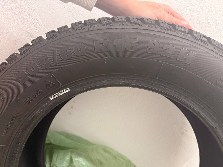 4 Pneus de Inverno Kormoran Snow 205/60 R16 92H – Muito Bom Estado