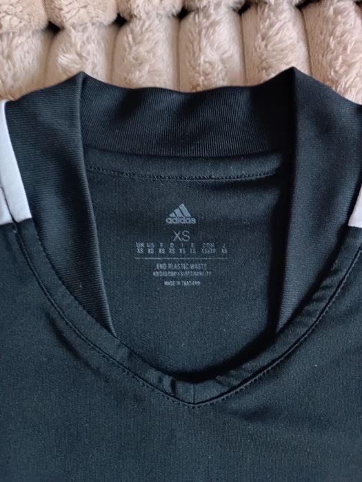 Sprzedam czarną koszulkę Adidas