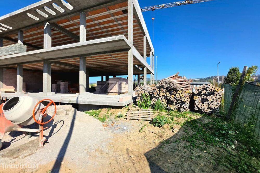 Moradia Gaveto T3 | Construção | Frossos-Braga | Amplo Espaço Exter...