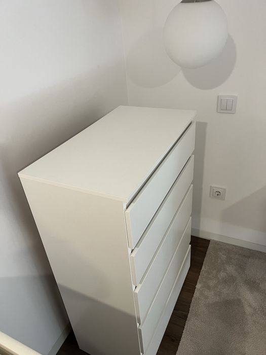 Cómoda com 5 gavetas