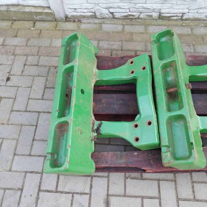 Mocowanie obciaznikow wieszak John Deere 8000 seria
Pasuje do serii 80