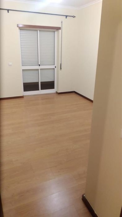 Apartamento T2 com varanda, vista parcial mar e garagem em box — Alto do Lagoal