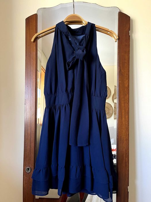 Vestido azul marinho fluido
