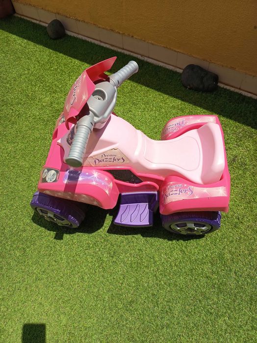 Mota de brincar menina