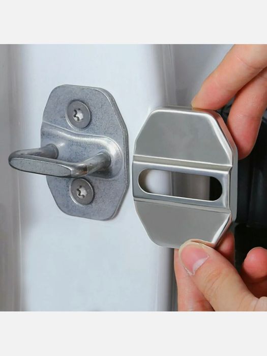 Tampa para fechadura porta automóveis 
Encaixe universal com fita dupl