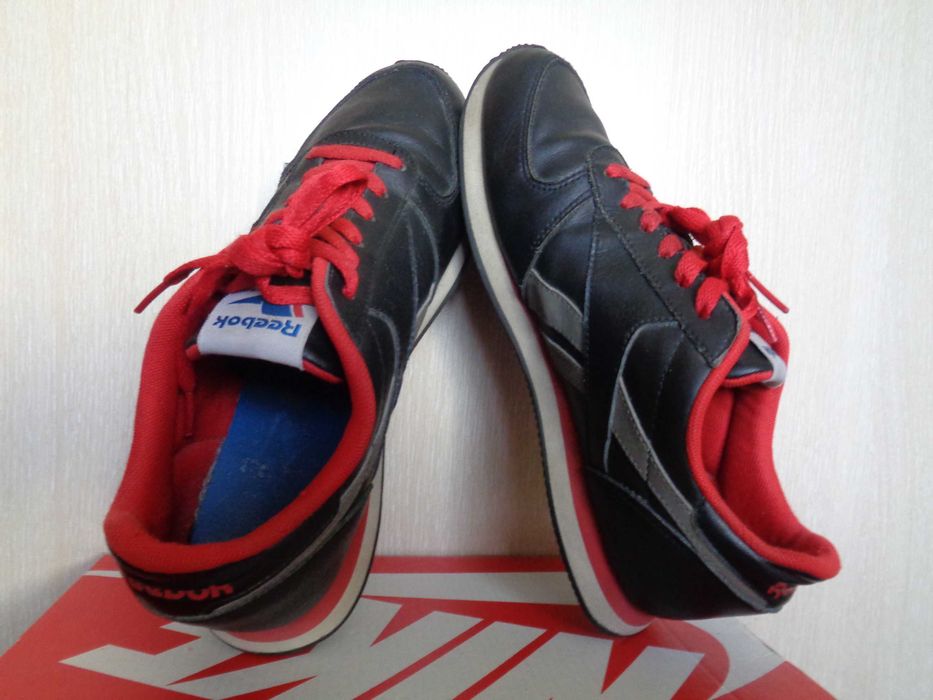 REEBOK obuwie sportowe 40,5/26 skóra naturalna.