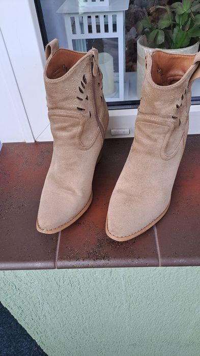 Sprzedam botki kozaczki