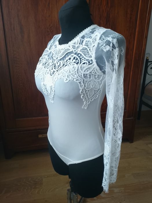 Białe koronkowe body S