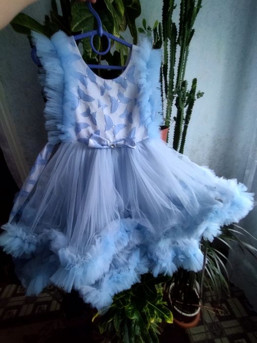 Сукня для дівчинки на 4-5 років