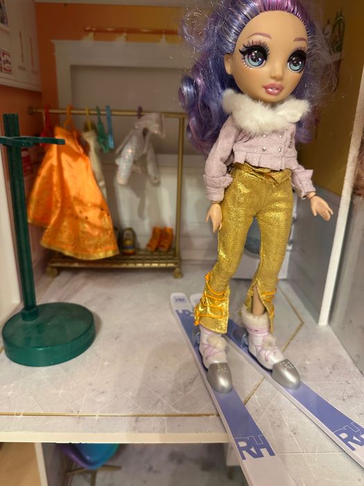 Domek Rainbow High z lalkami