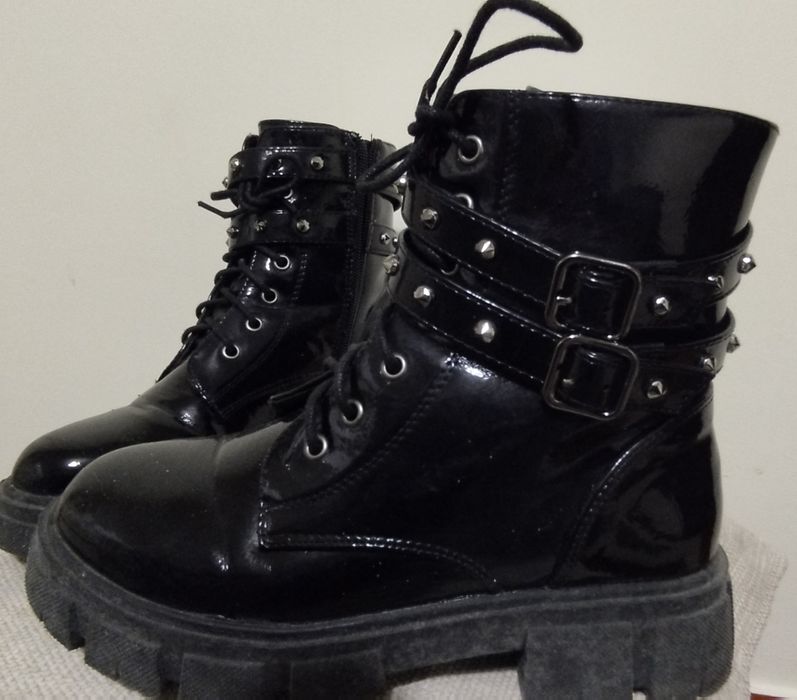 Botas pretas de mulher tamanho 36