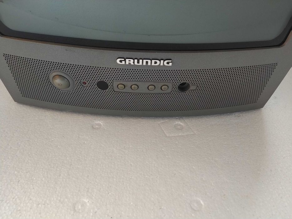 TV a cores Grundig P37-830 Text de 37 cm em bom estado