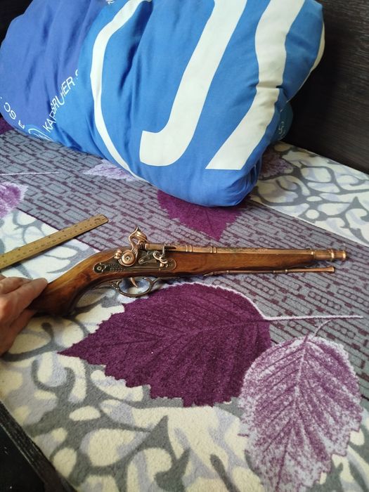 Продам игрушечный пистолет