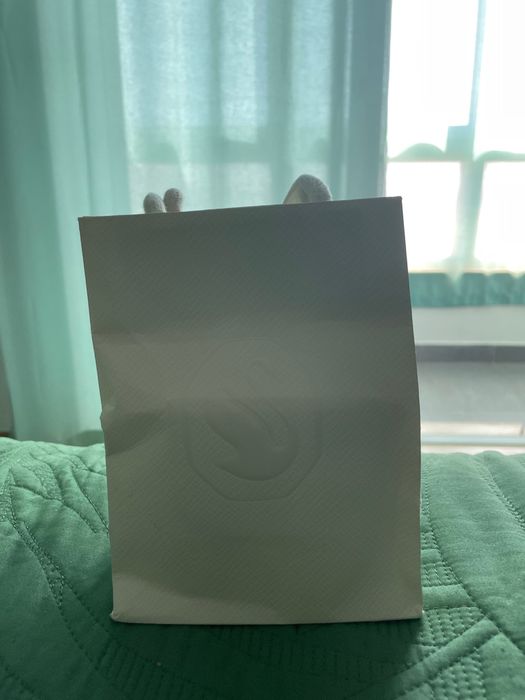 Colar Swarovski com fatura nunca aberto