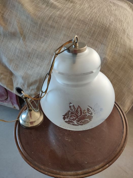 Candeeiro de tecto antigo.