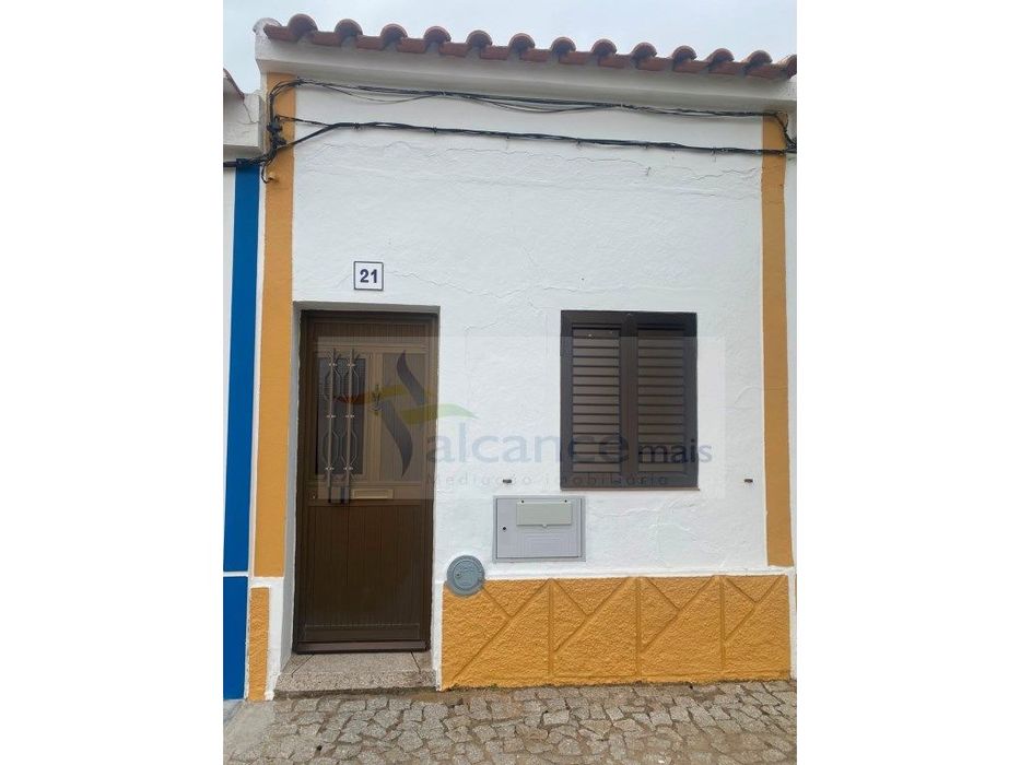 T2 Detached House with Yard in Vila Nova de São Bento
