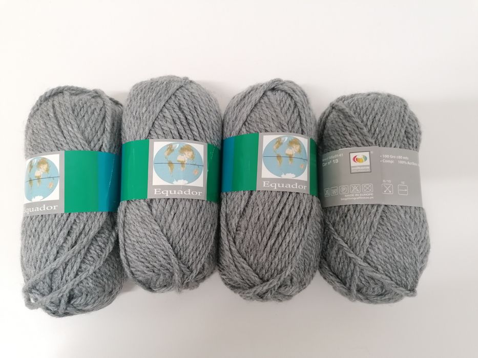 4 novelos de lã Equador, cinzento