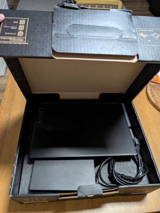 Portátil Lenovo Y540 15IRH 81SX, i7 9750H, 32GB RAM, RTX2060 com Caixa