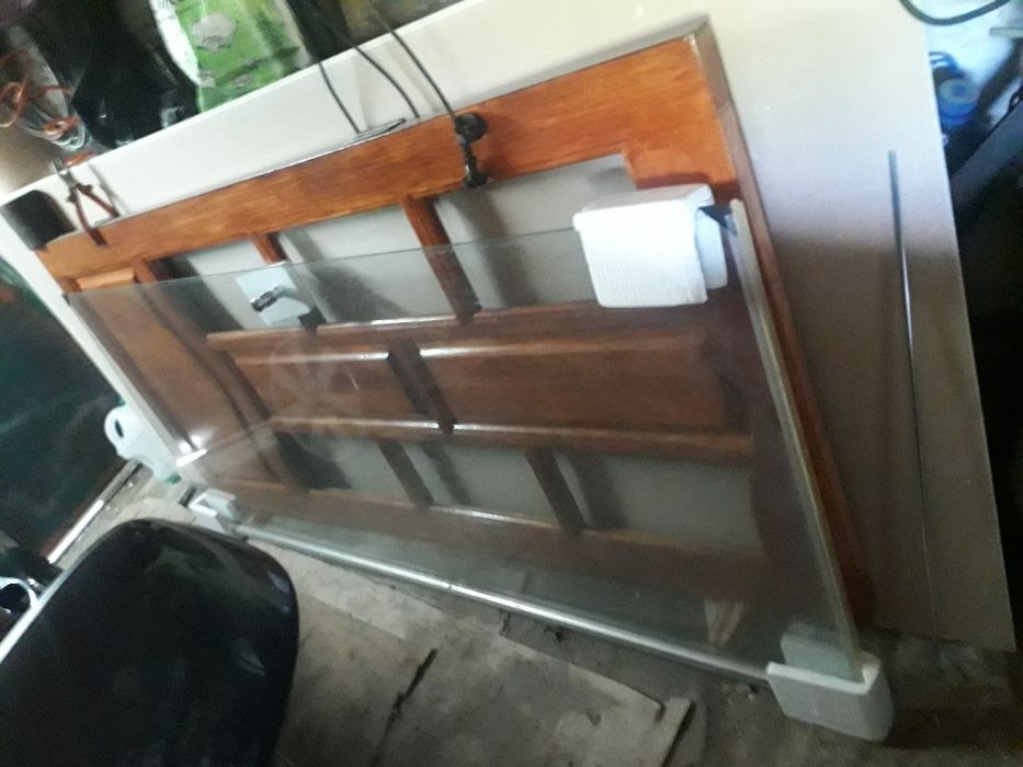 Двери стеклянные