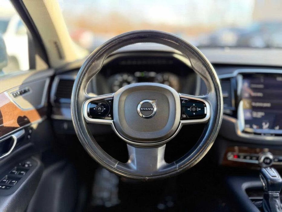 Volvo XC90 T6 Momentum      2016