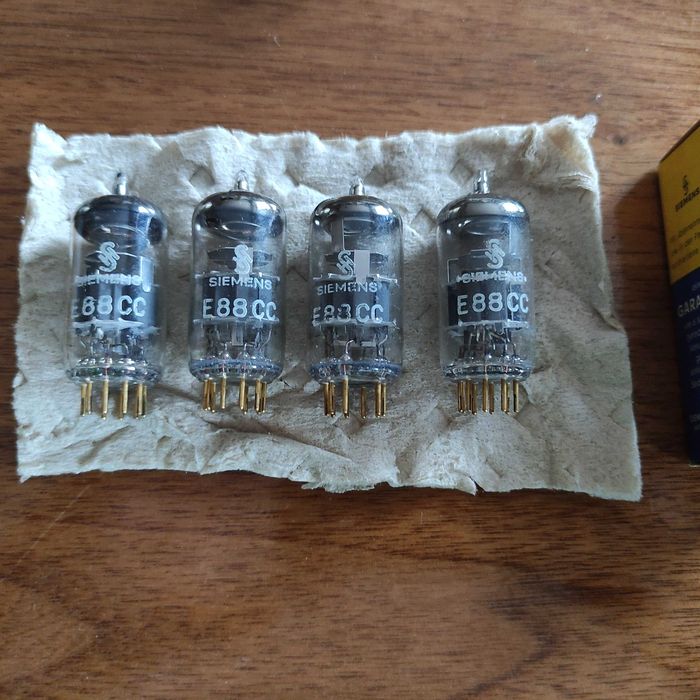Lampy elektronowe Siemens Halske E88CC NOS lata 60 te nowe 2 sztuki