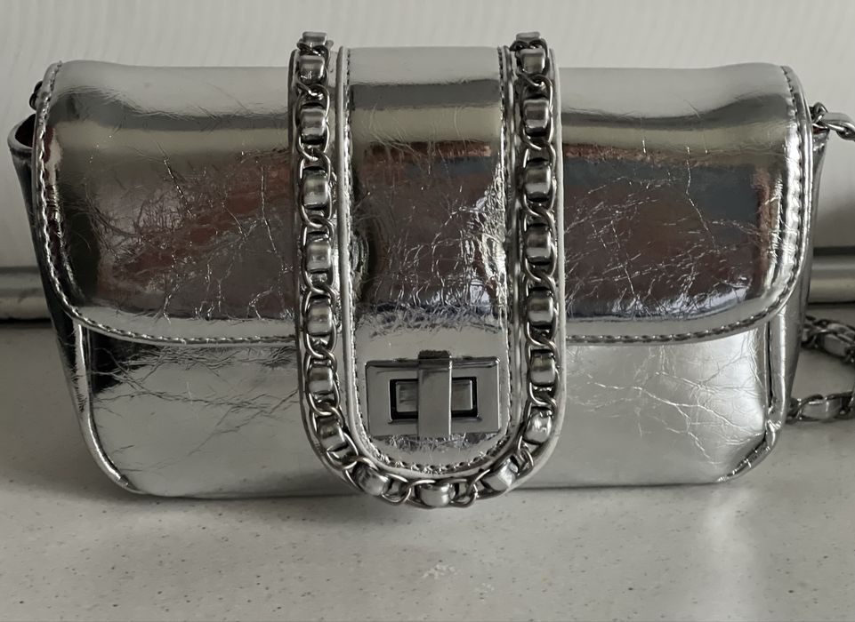 Torebka srebrna , mała, elegancka .