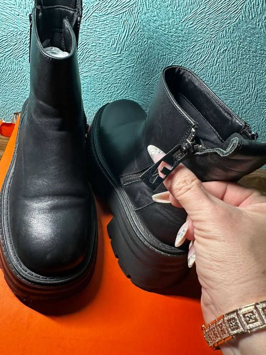 Продам ботинки в ідеальному стані