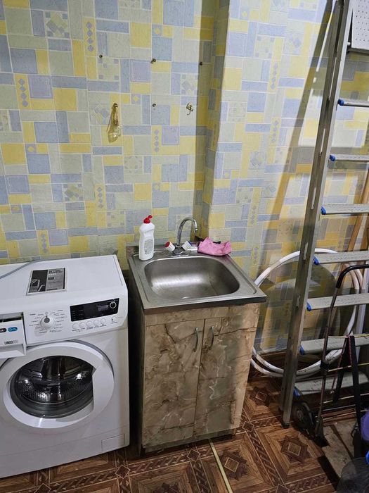 Продам квартиру на пр. Нигояна. Сталинка! Газ. котел! Отдельный вход!