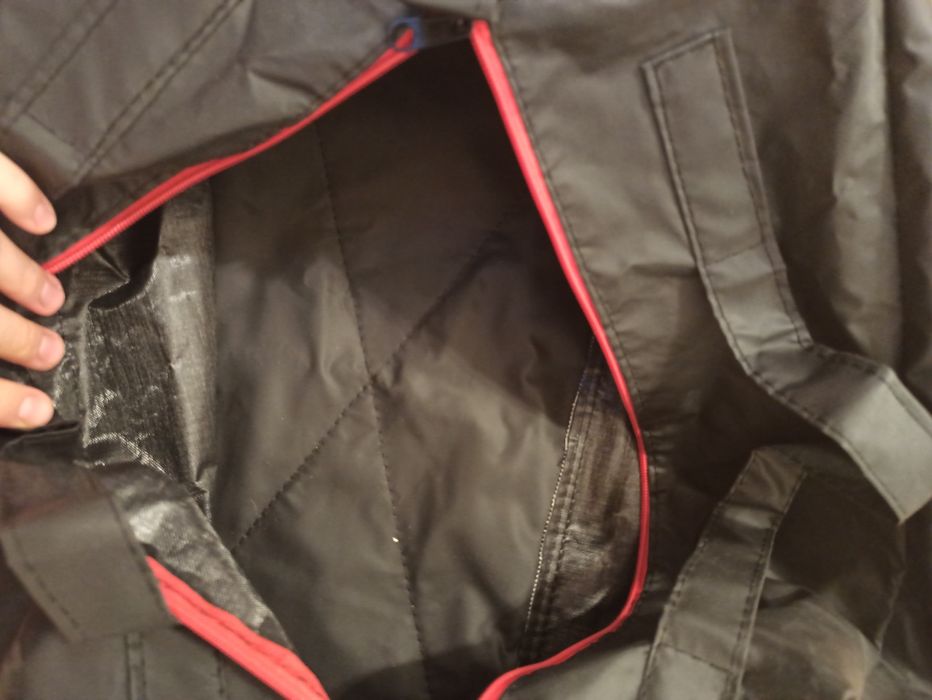 Duża torba podróżna czarna sportowa na siłownię