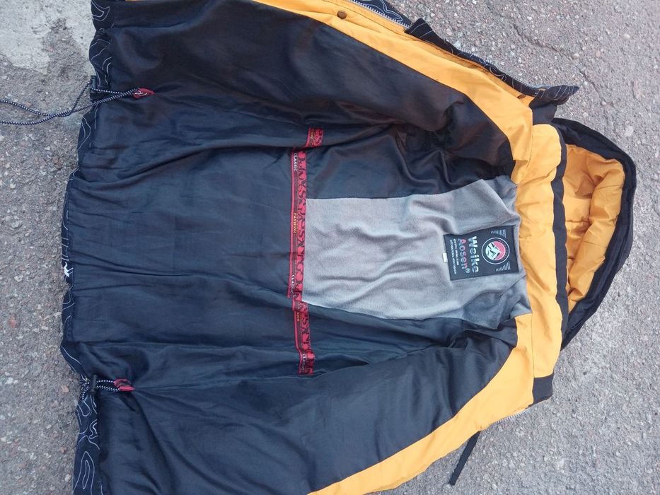 Зимова куртка пуховик