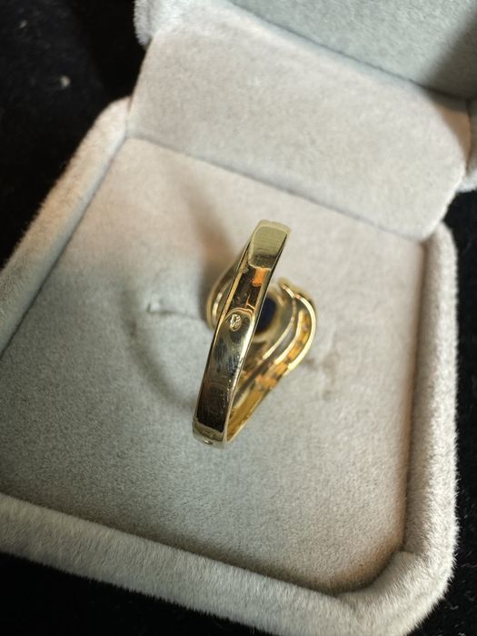 Anel ouro 19.2k com safira e zicornias