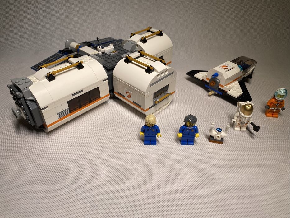 Lego 60227 - Lunar Space Station