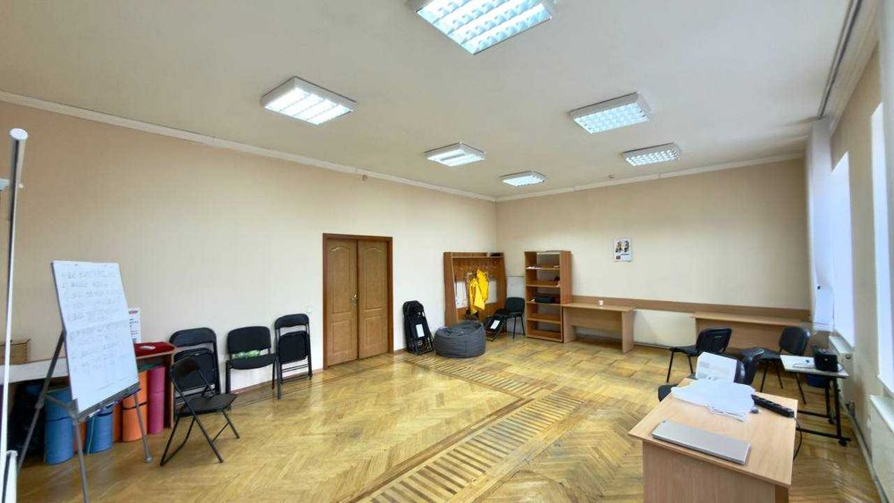 Оренда. Офіс у центрі міста. Велика аудиторія та 2 кабінети