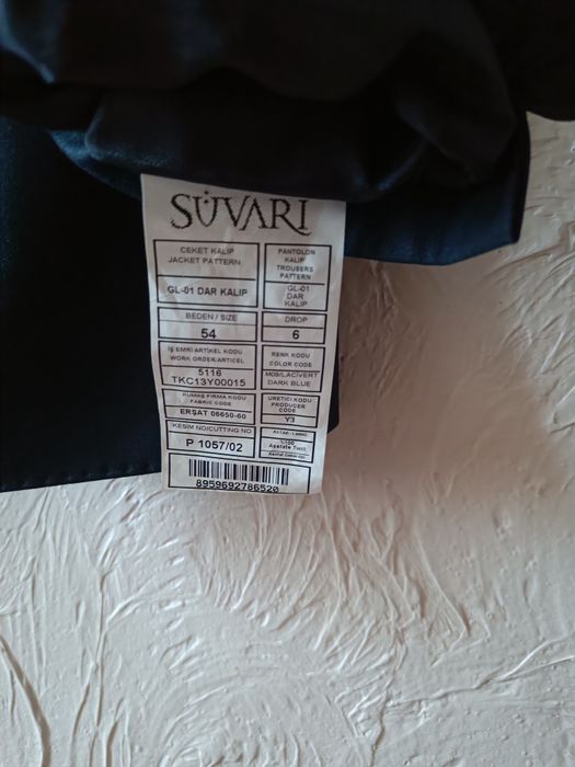 Новий  чоловічий костюм SUVARI + чохол. Турція.